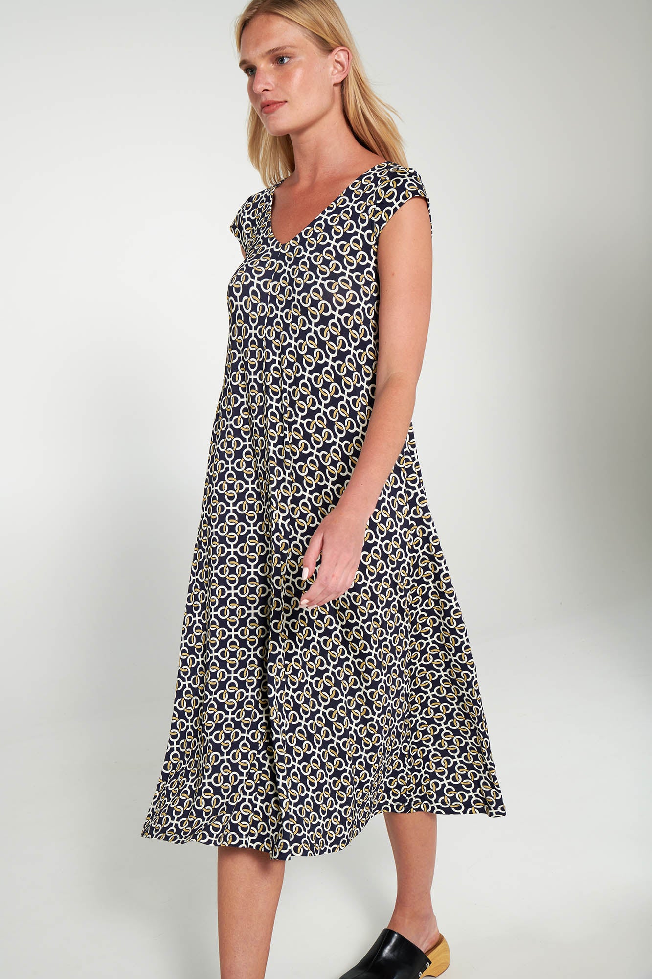 https://assets.vampfashion.com/SOFTONE_TMP_IMAGES/1_0072097339.jpg