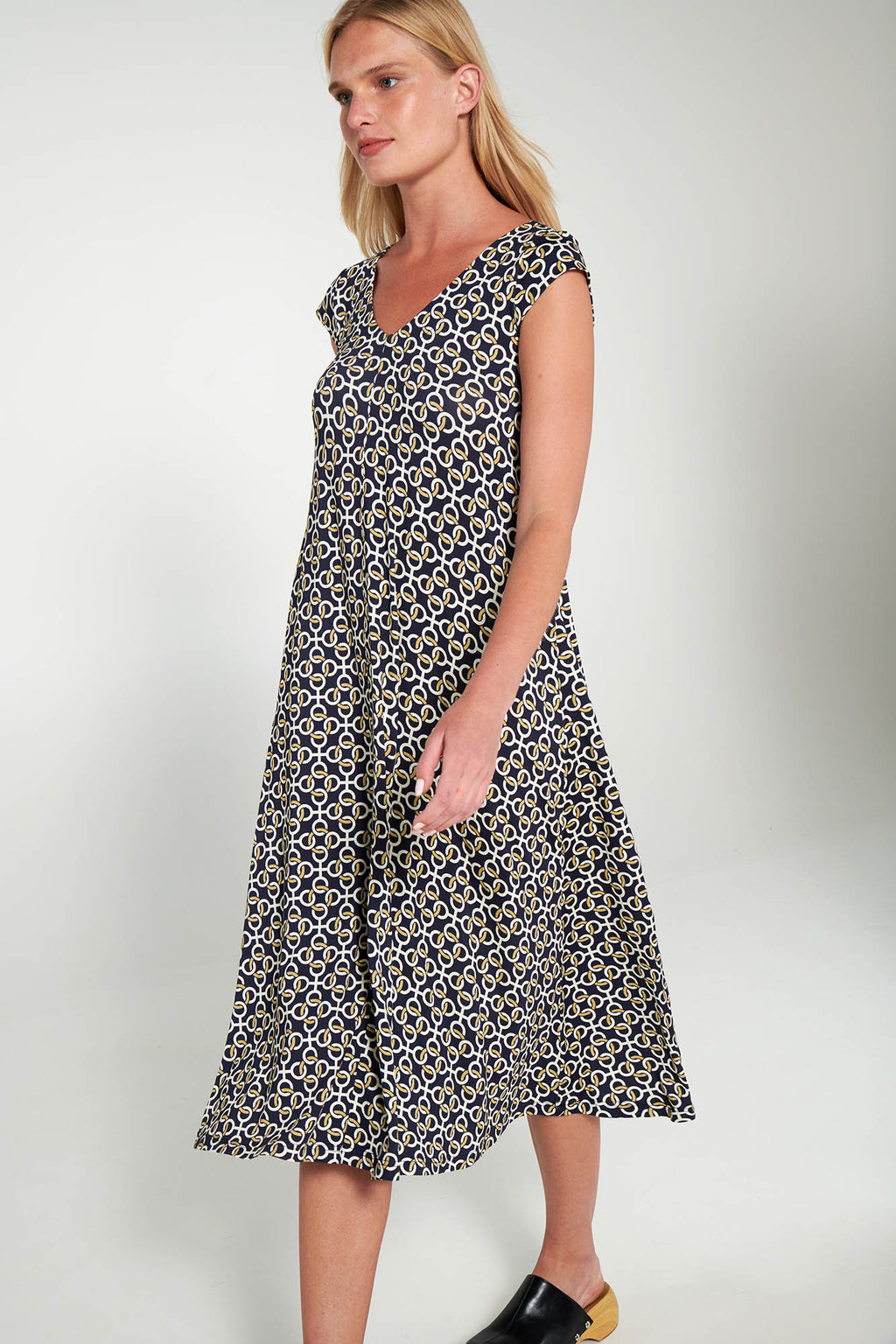 https://assets.vampfashion.com/SOFTONE_TMP_IMAGES/1_0072097339.jpg