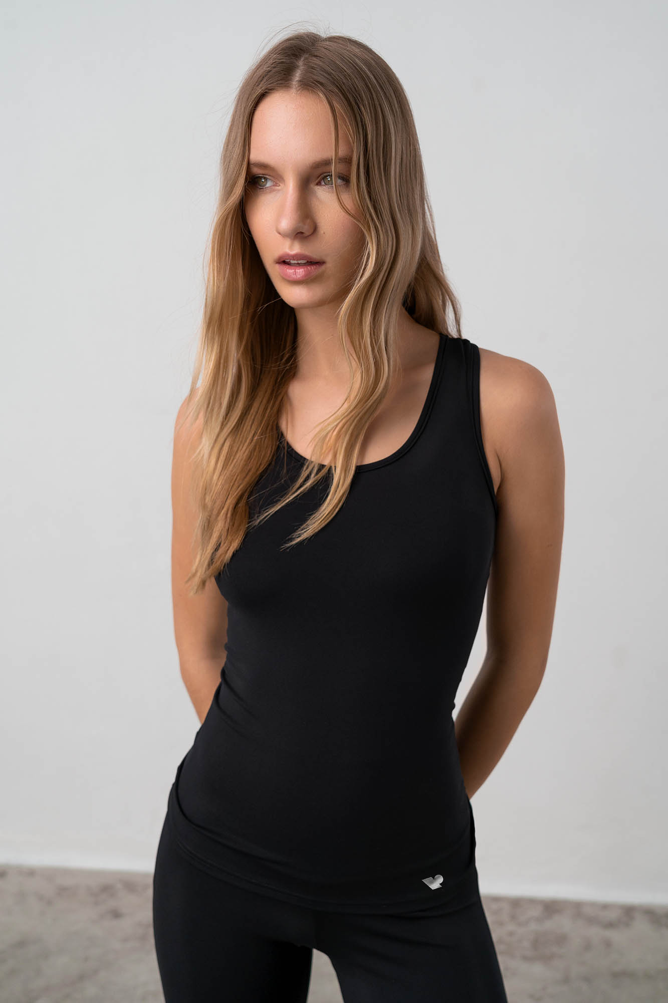 Vamp - Μονόχρωμη Αμάνικη Μπλούζα