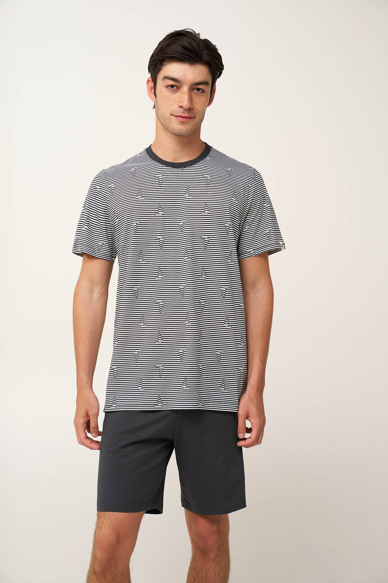 https://assets.vampfashion.com/SOFTONE_TMP_IMAGES/1_0332867200.jpg