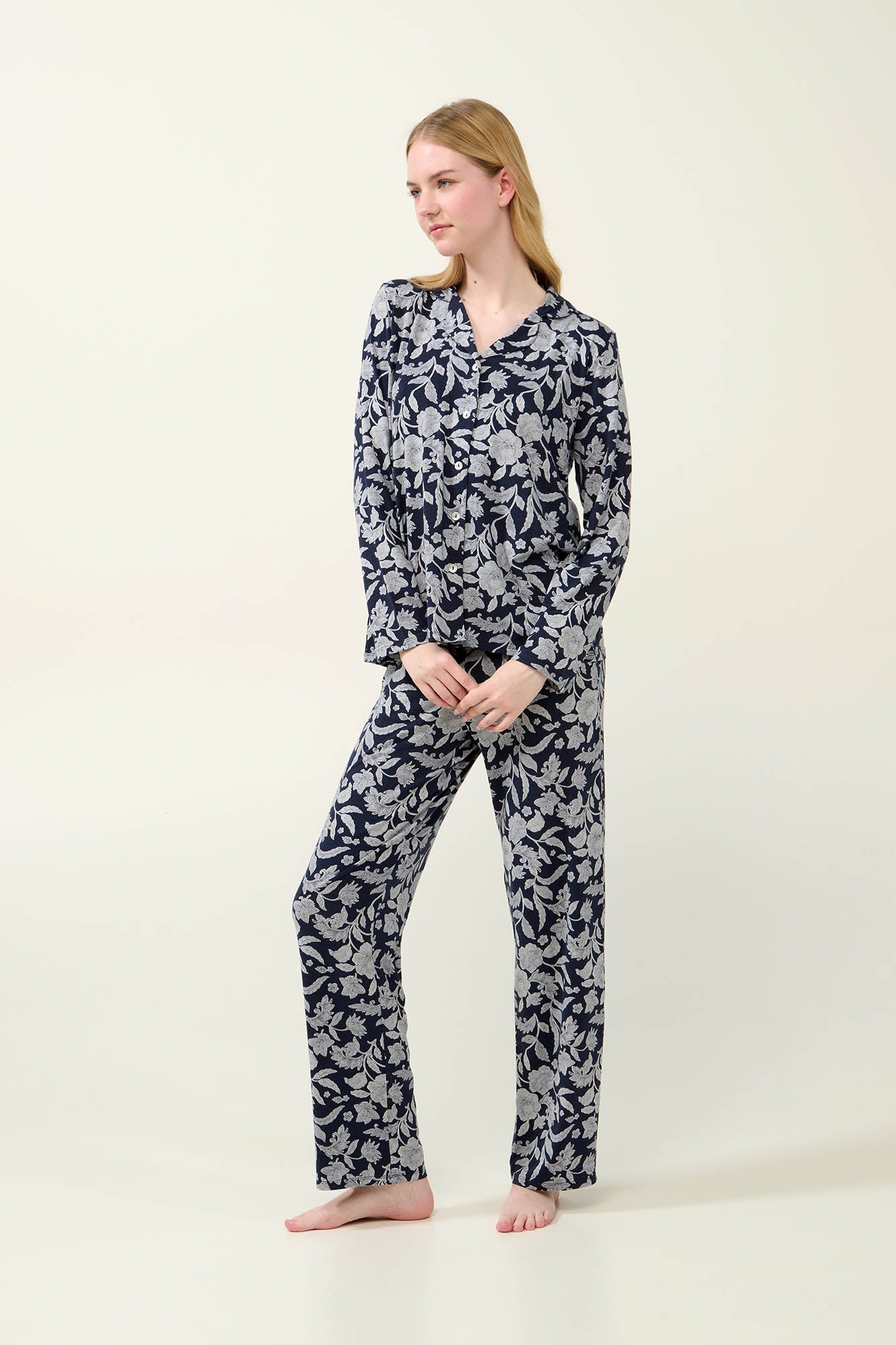 https://assets.vampfashion.com/SOFTONE_TMP_IMAGES/1_0485467450.jpg