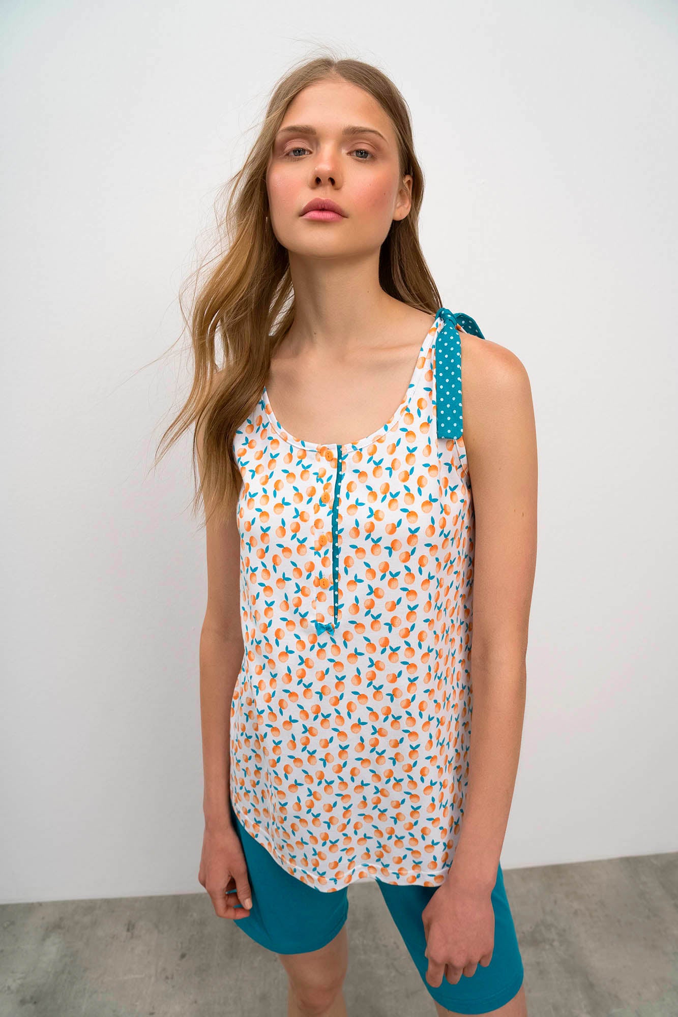 https://assets.vampfashion.com/SOFTONE_TMP_IMAGES/1_0588336642.jpg
