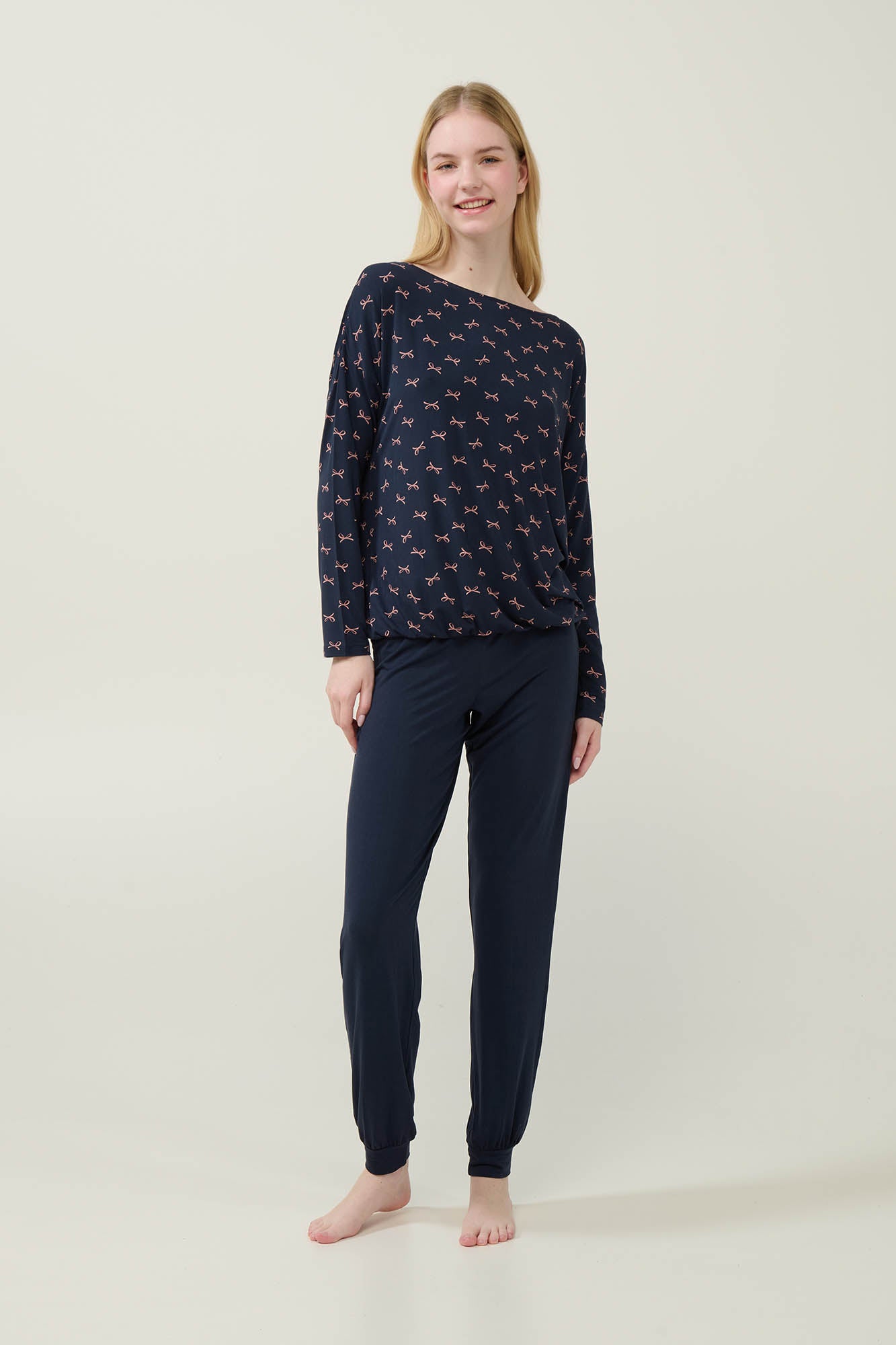 https://assets.vampfashion.com/SOFTONE_TMP_IMAGES/1_0642495907.jpg