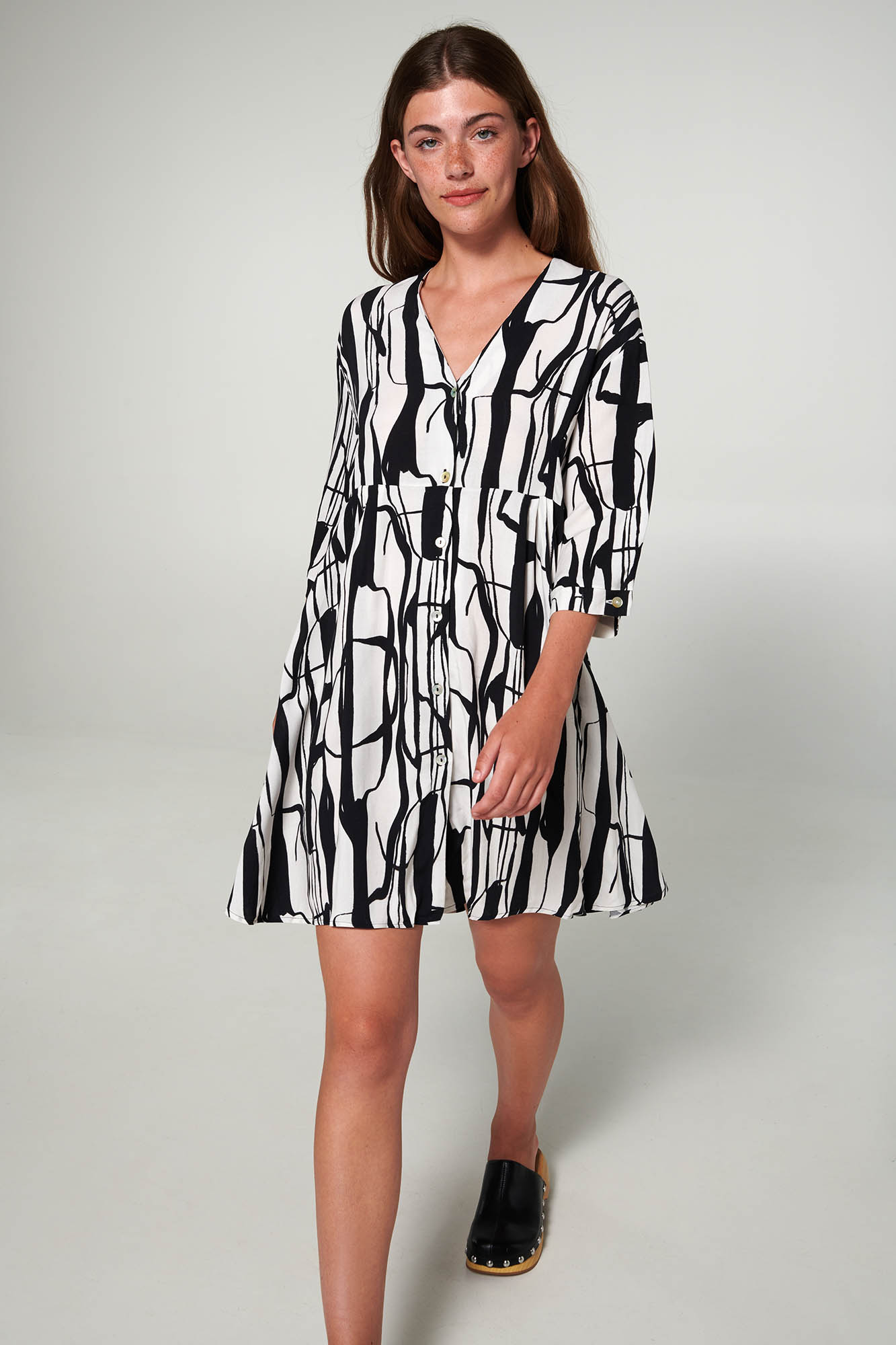 https://assets.vampfashion.com/SOFTONE_TMP_IMAGES/1_0743716352.jpg