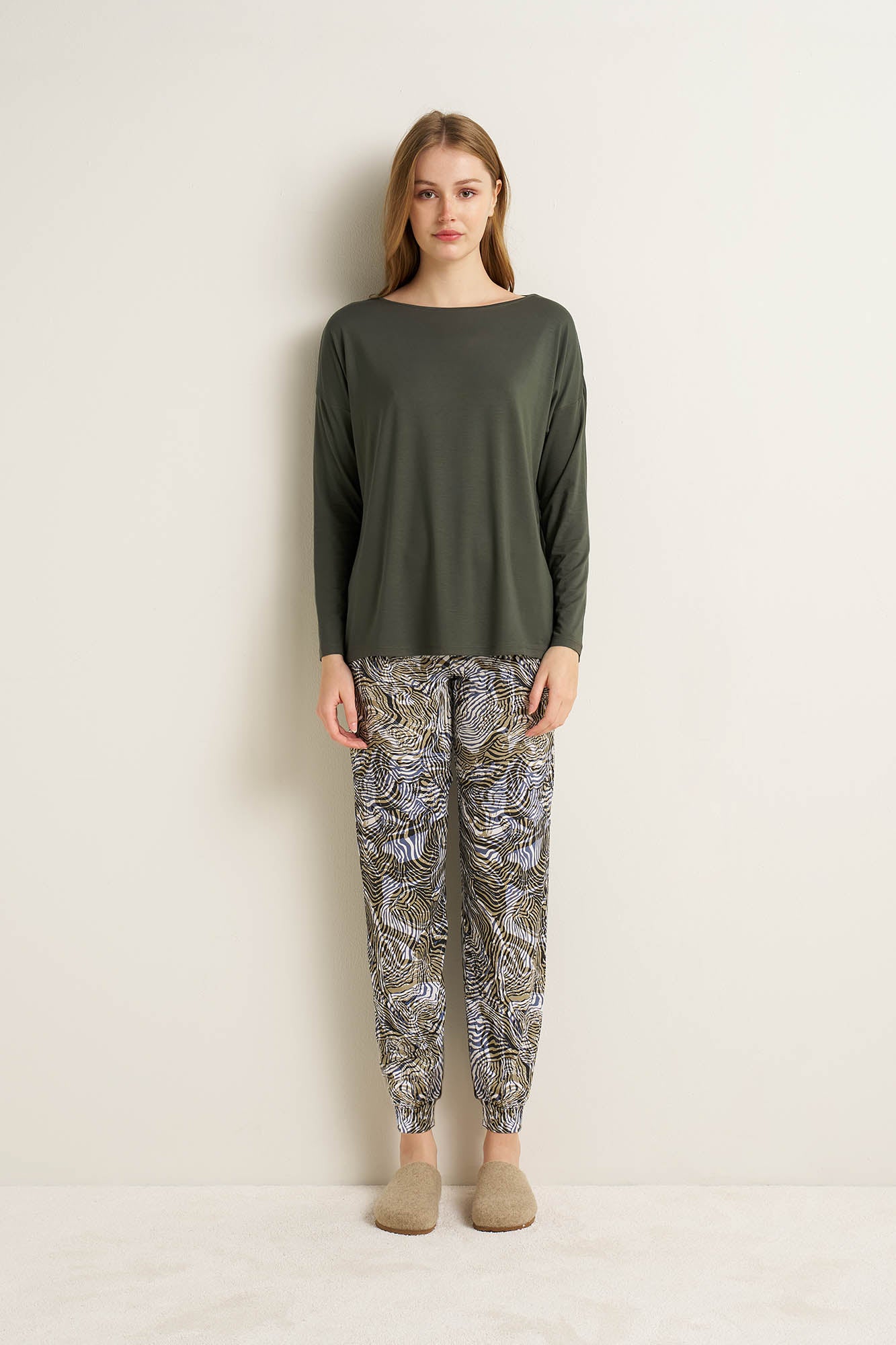 https://assets.vampfashion.com/SOFTONE_TMP_IMAGES/1_0932113253.jpg