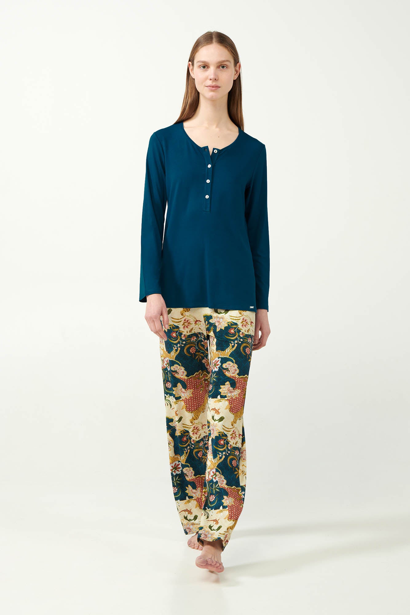 https://assets.vampfashion.com/SOFTONE_TMP_IMAGES/1_0983735800.jpg
