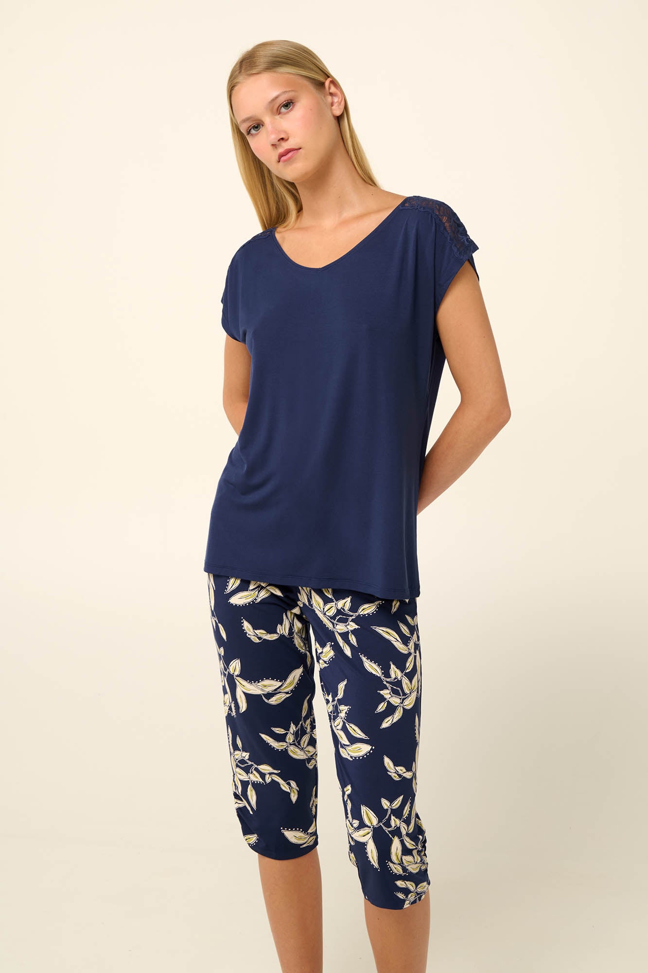 https://assets.vampfashion.com/SOFTONE_TMP_IMAGES/2_0216183529.jpg