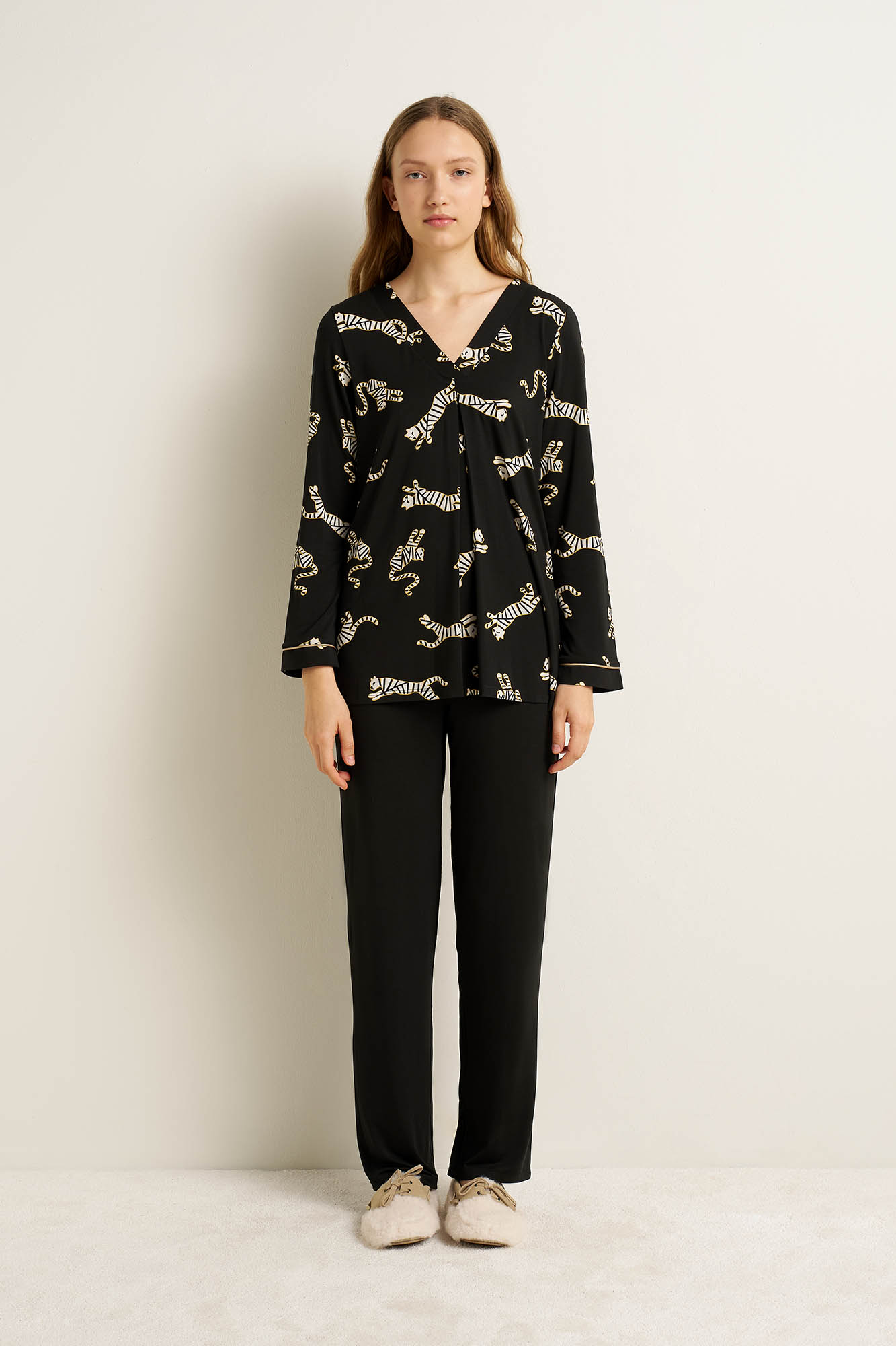 https://assets.vampfashion.com/SOFTONE_TMP_IMAGES/2_0223219099.jpg