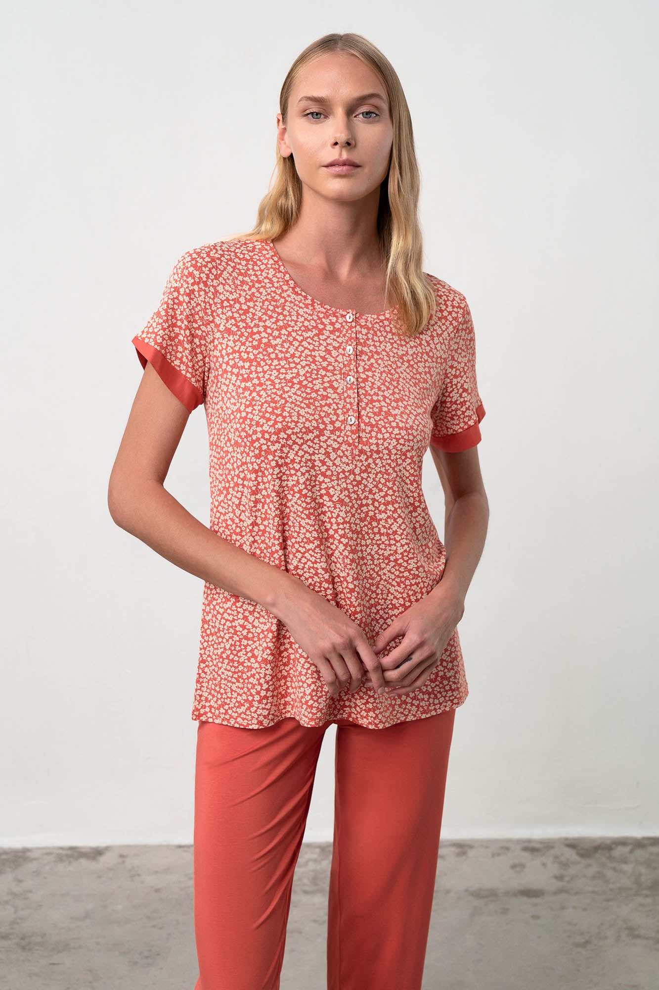 https://assets.vampfashion.com/SOFTONE_TMP_IMAGES/2_0282391405.jpg