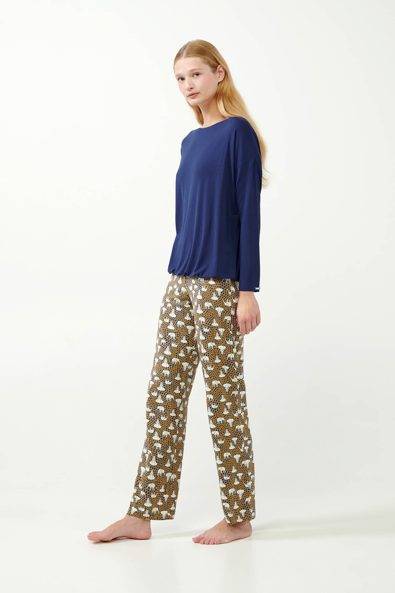 https://assets.vampfashion.com/SOFTONE_TMP_IMAGES/2_0348803080.jpg