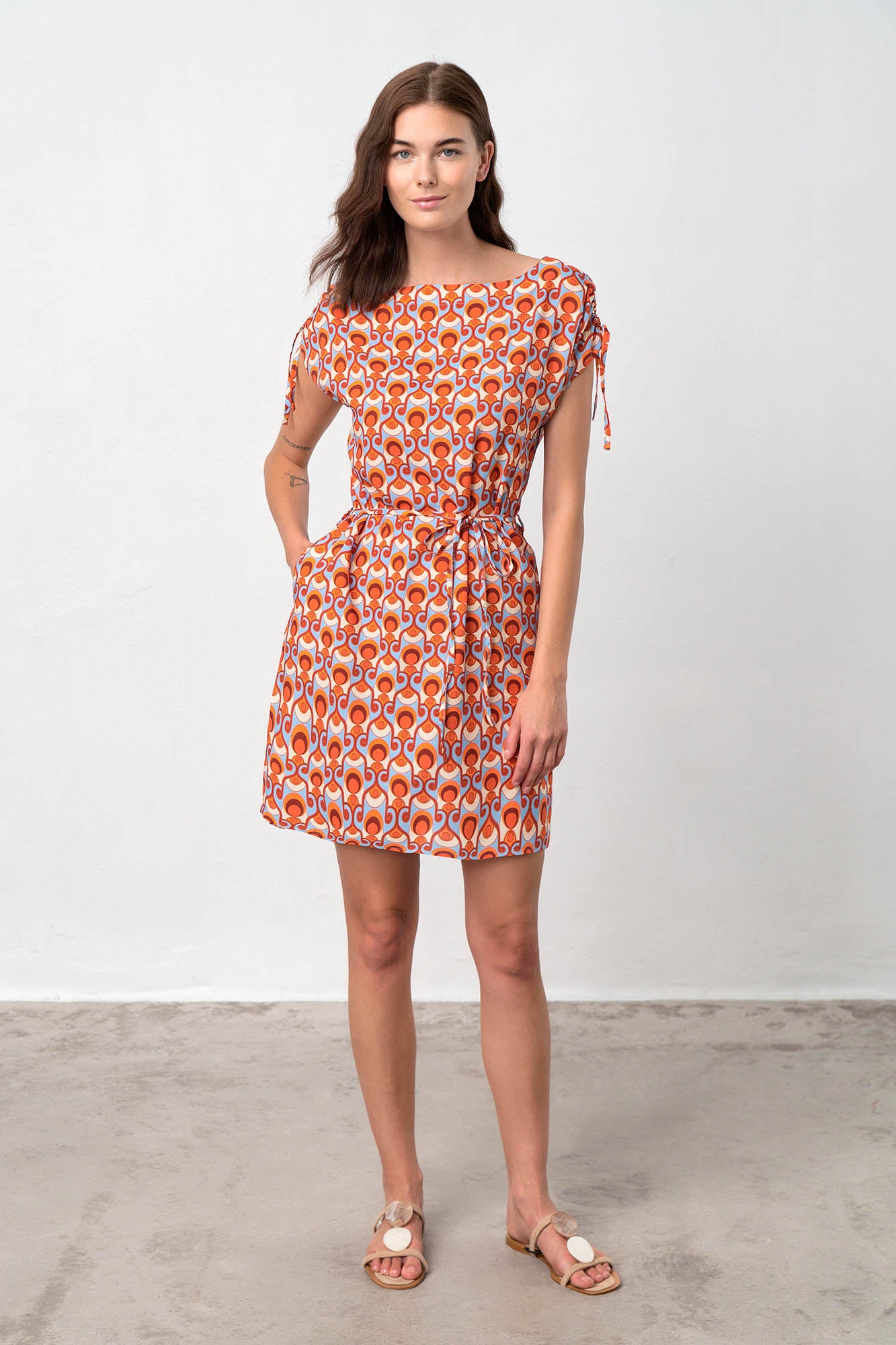 https://assets.vampfashion.com/SOFTONE_TMP_IMAGES/2_0373007946.jpg