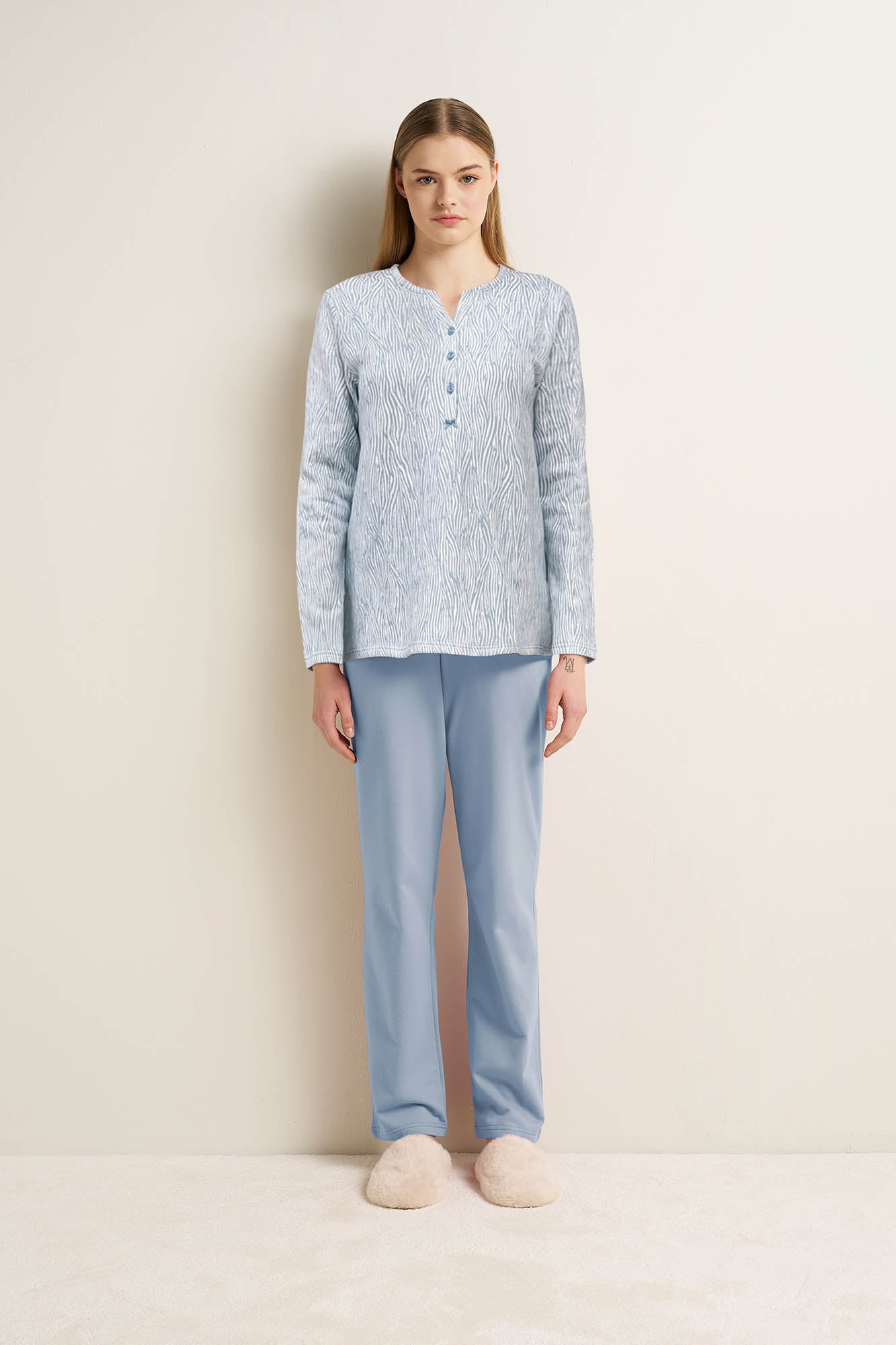 https://assets.vampfashion.com/SOFTONE_TMP_IMAGES/2_0401754606.jpg