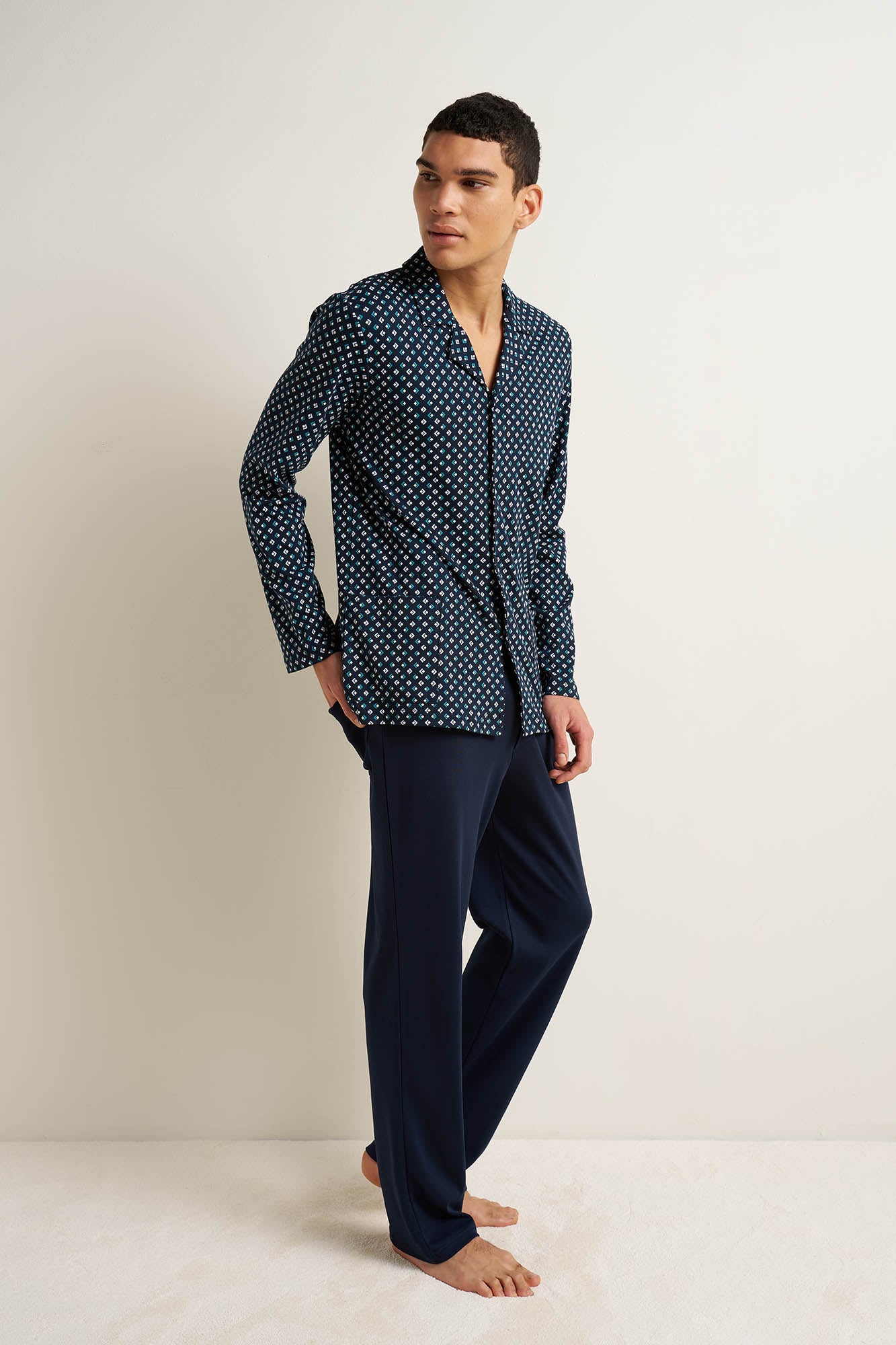 https://assets.vampfashion.com/SOFTONE_TMP_IMAGES/2_0437476505.jpg