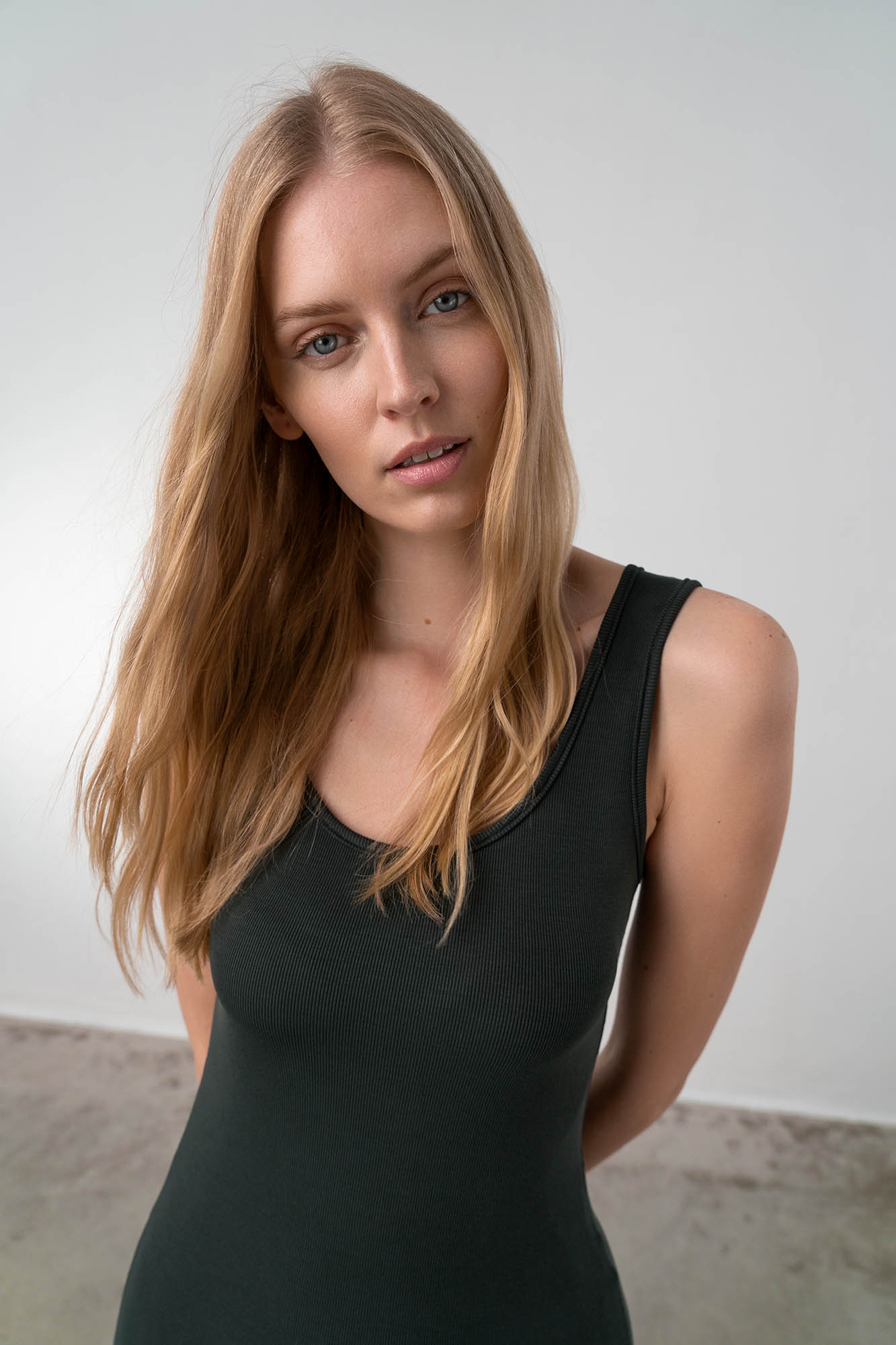 Vamp - Μονόχρωμη Αμάνικη Μπλούζα