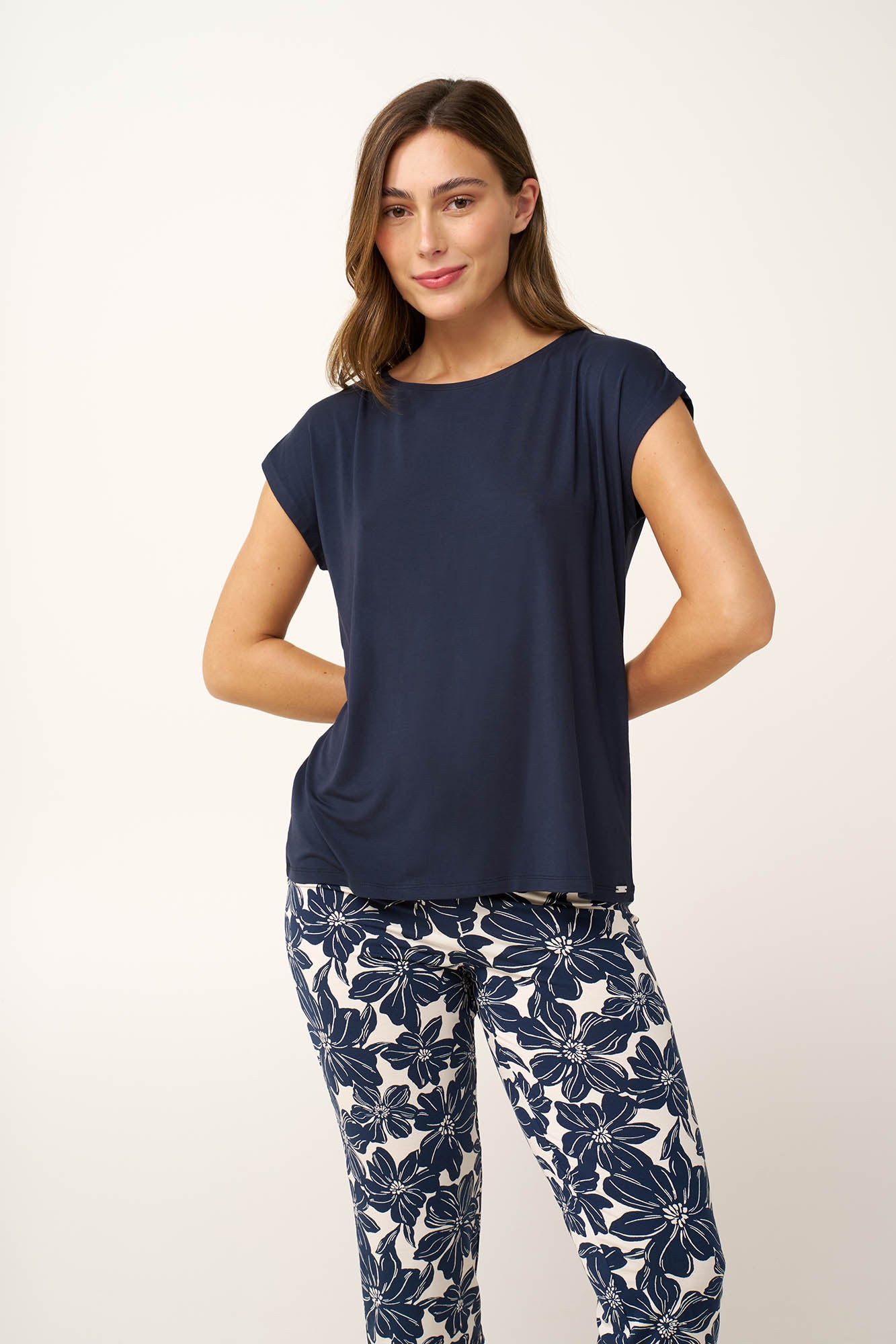 https://assets.vampfashion.com/SOFTONE_TMP_IMAGES/2_0705068916.jpg