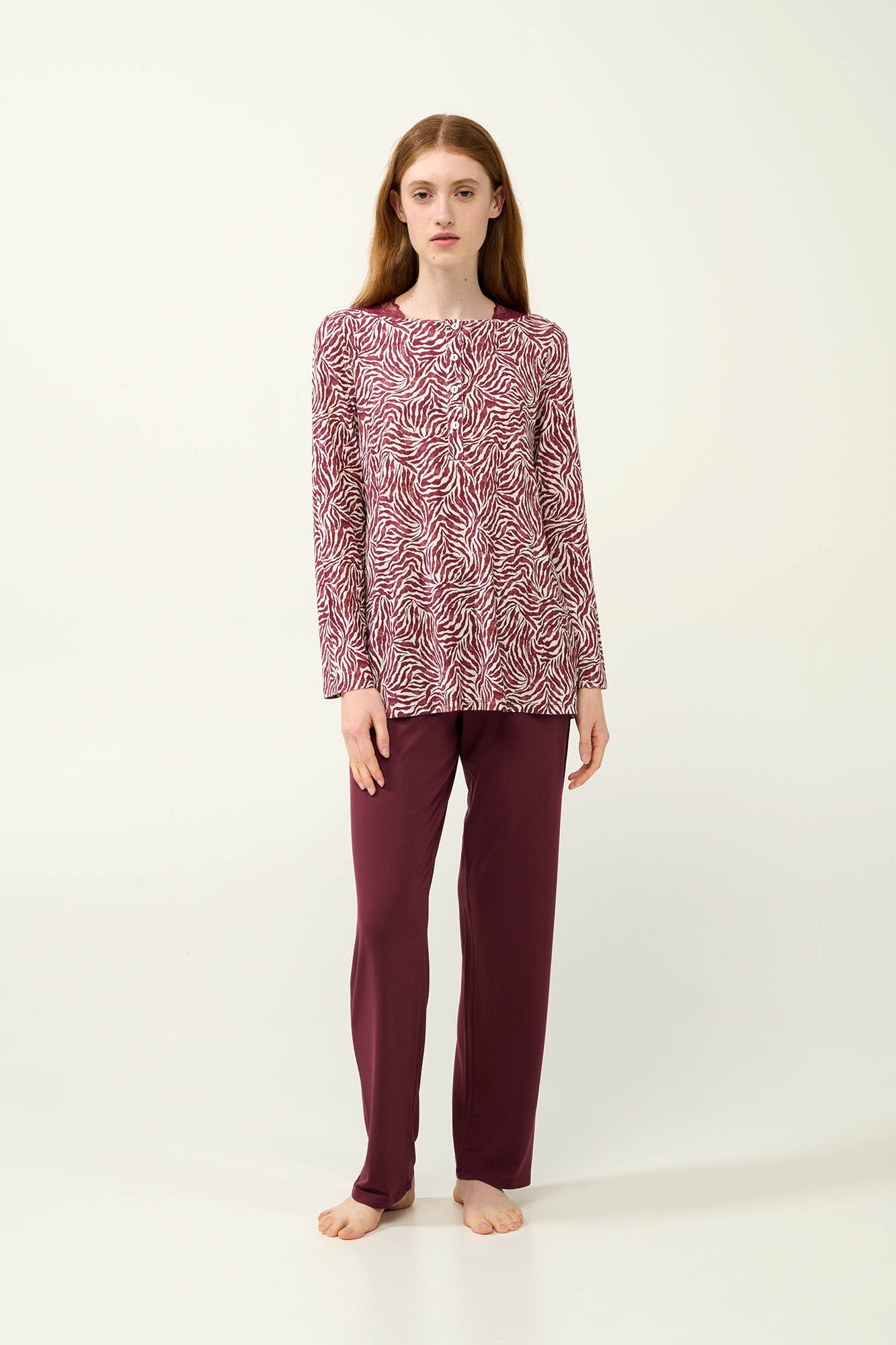 https://assets.vampfashion.com/SOFTONE_TMP_IMAGES/2_0769968202.jpg