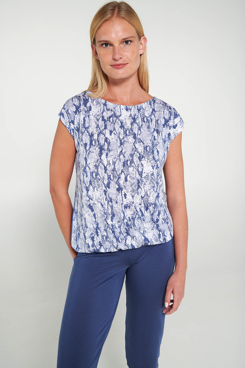 https://assets.vampfashion.com/SOFTONE_TMP_IMAGES/2_0863003796.jpg