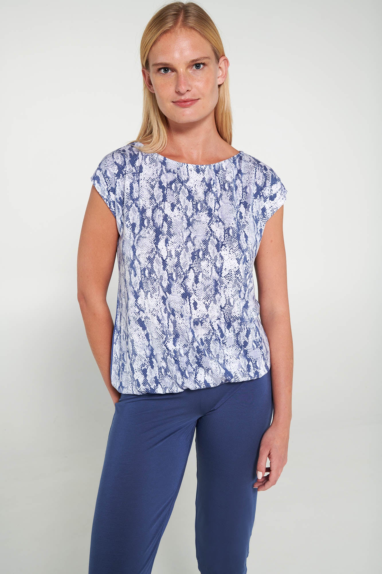 https://assets.vampfashion.com/SOFTONE_TMP_IMAGES/2_0863003796.jpg