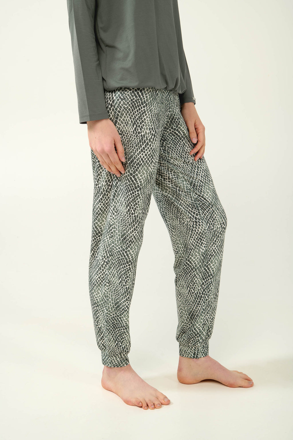 Vamp - Γυναικεία Πυτζάμα Micromodal με Μανσέτες