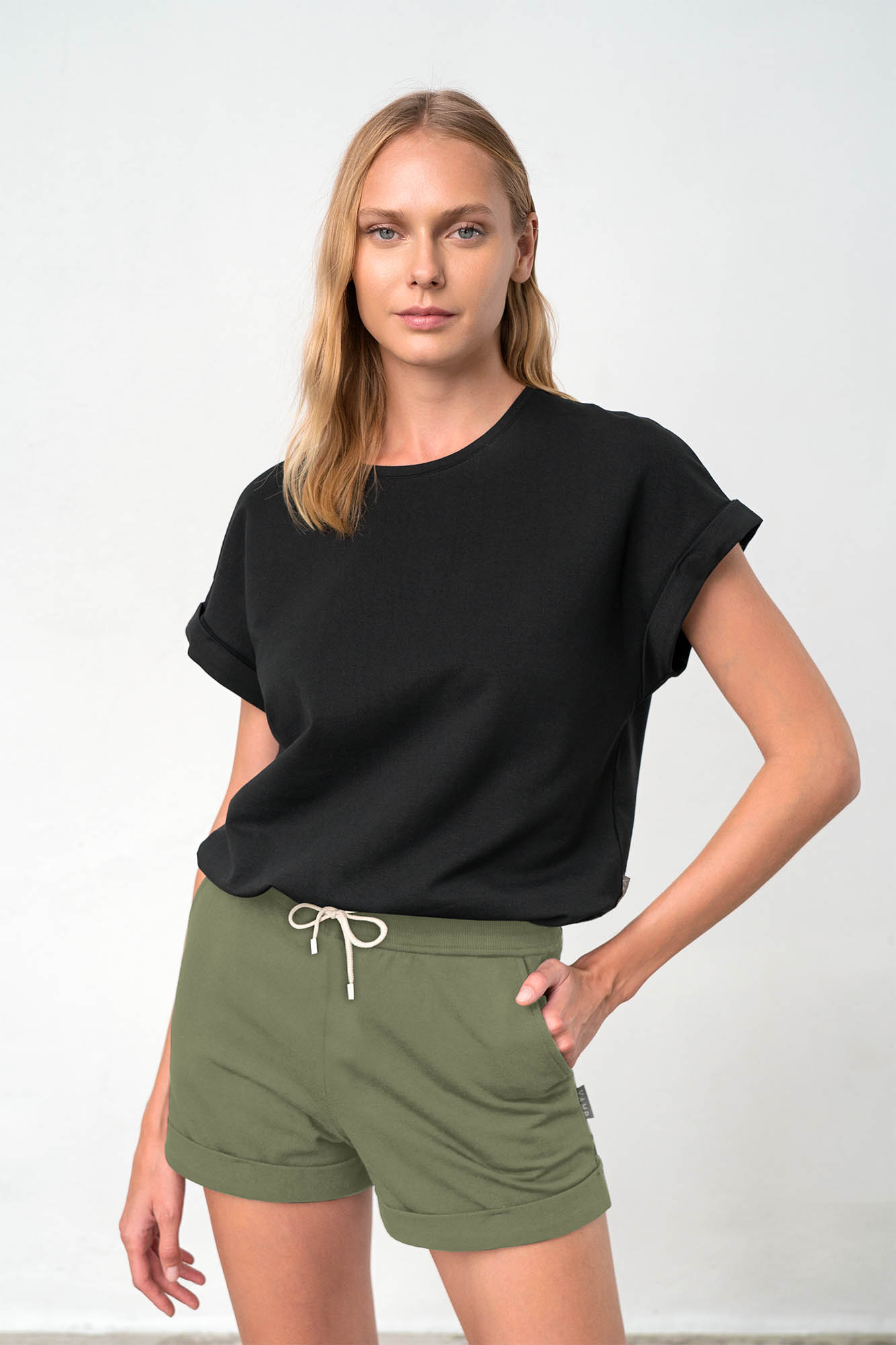 Vamp - Μονόχρωμο Κοντό Παντελόνι