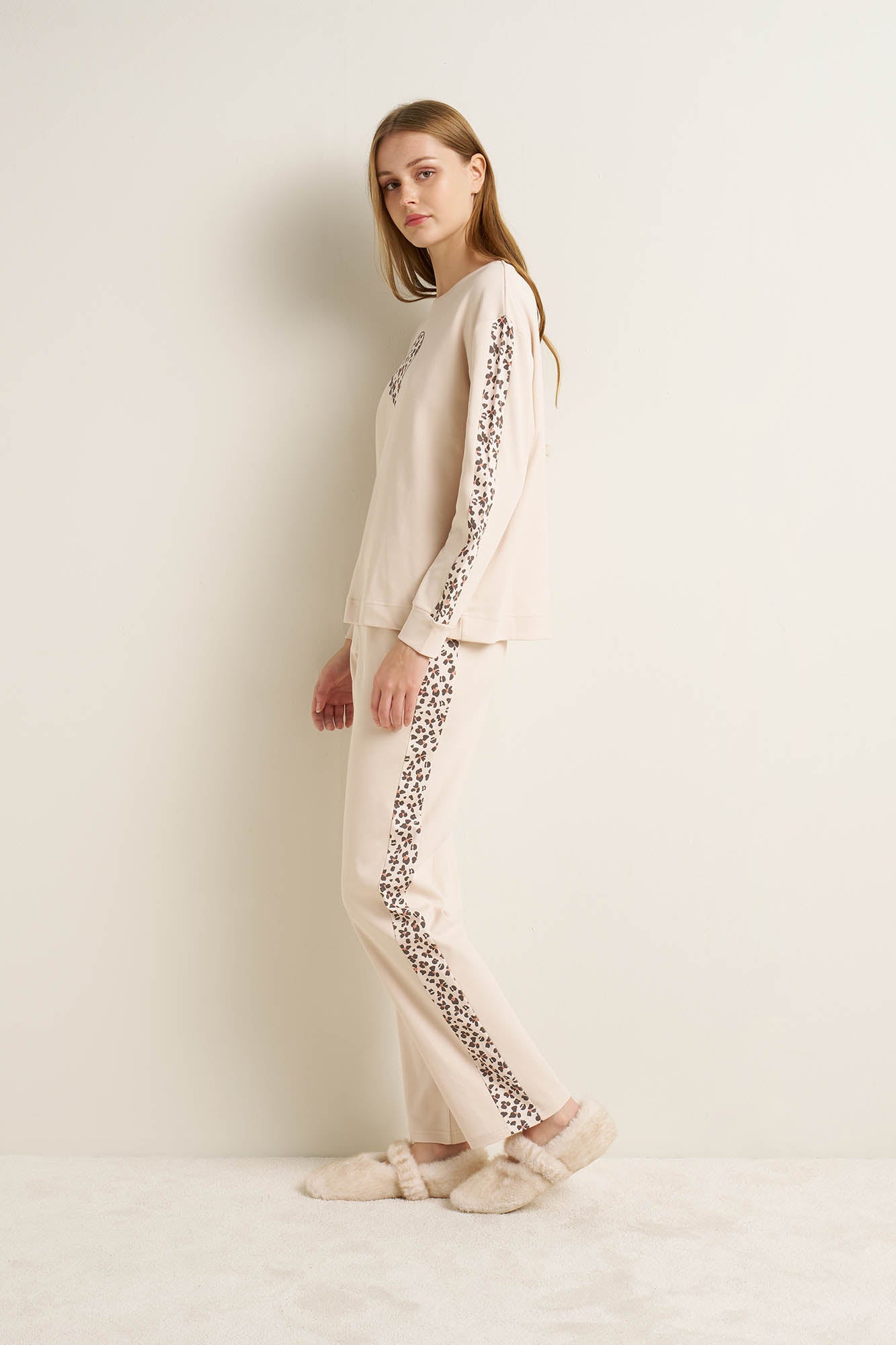 https://assets.vampfashion.com/SOFTONE_TMP_IMAGES/3_0438369134.jpg