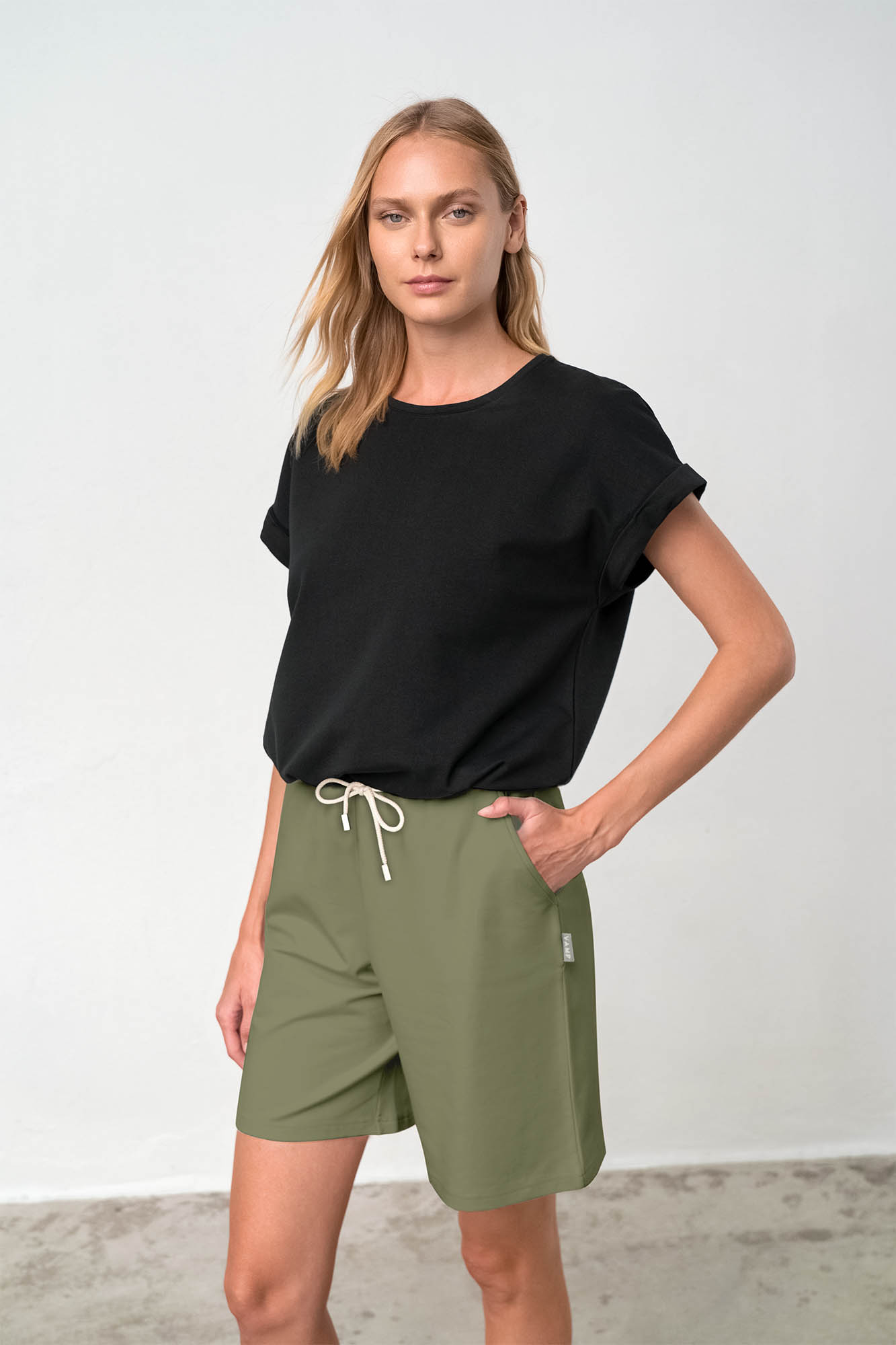 Vamp - Μονόχρωμο Κοντό Παντελόνι