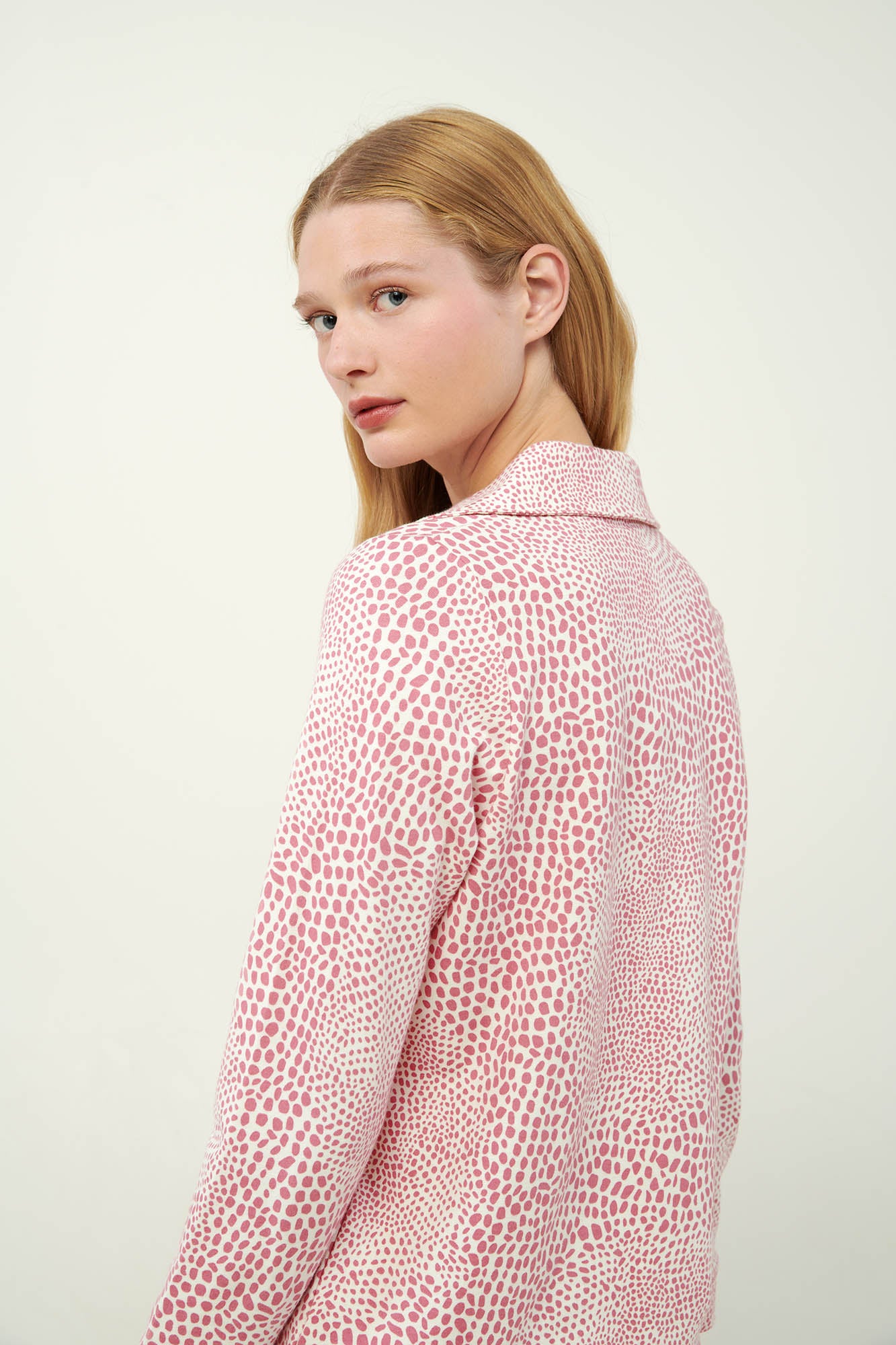 https://assets.vampfashion.com/SOFTONE_TMP_IMAGES/4_0196444066.jpg