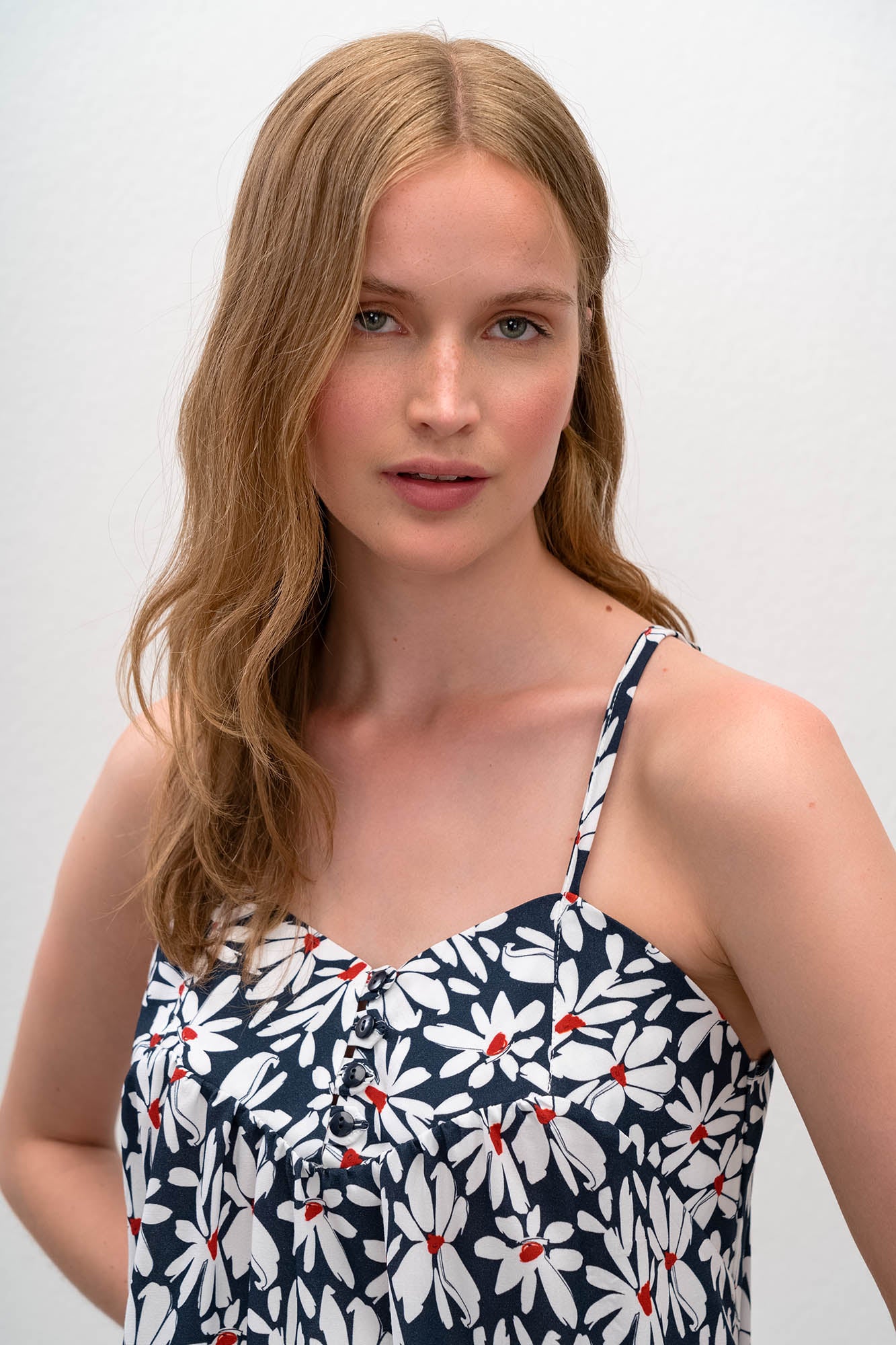 https://assets.vampfashion.com/SOFTONE_TMP_IMAGES/4_0198934397.jpg