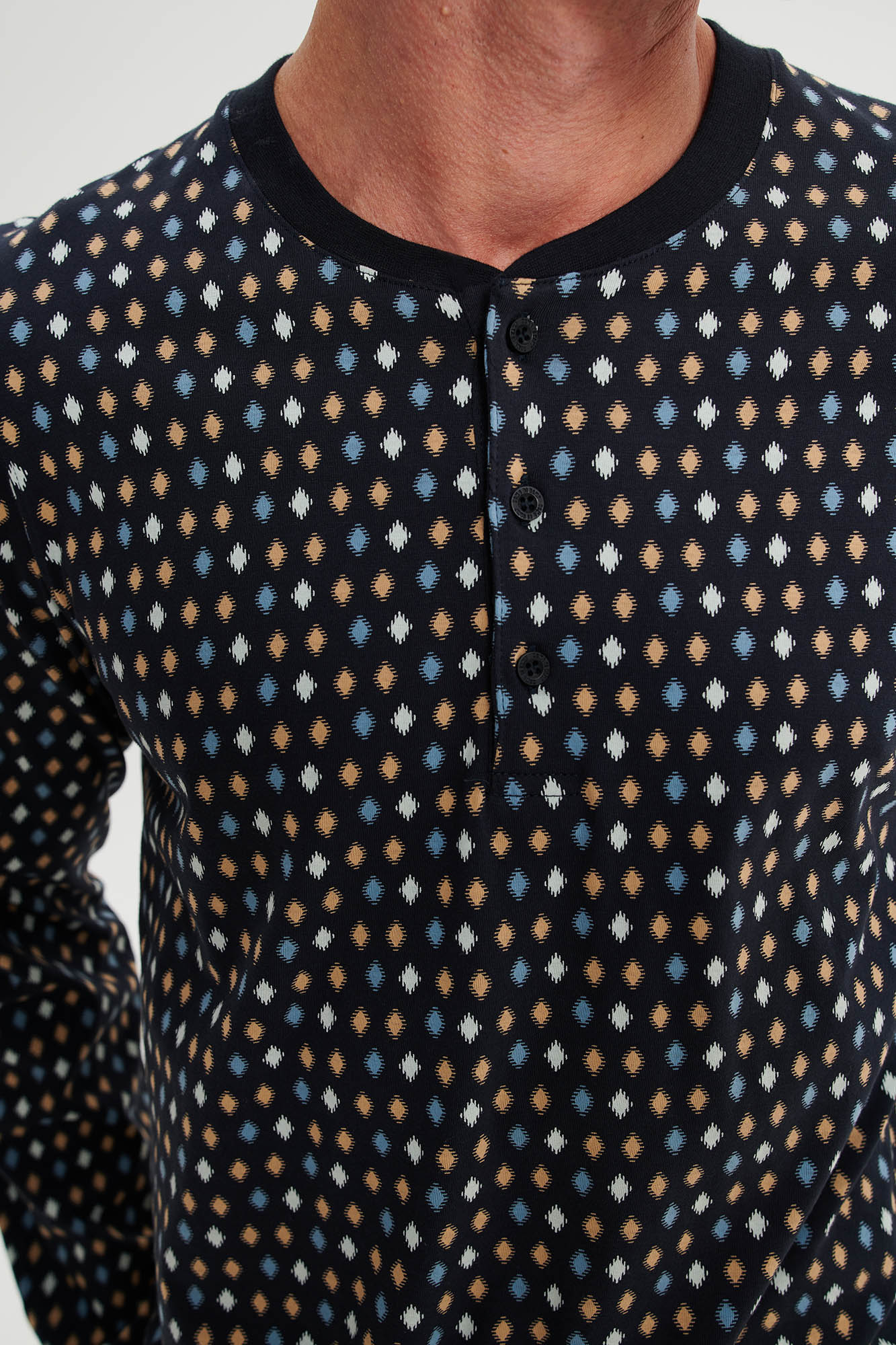 https://assets.vampfashion.com/SOFTONE_TMP_IMAGES/4_0257202398.jpg