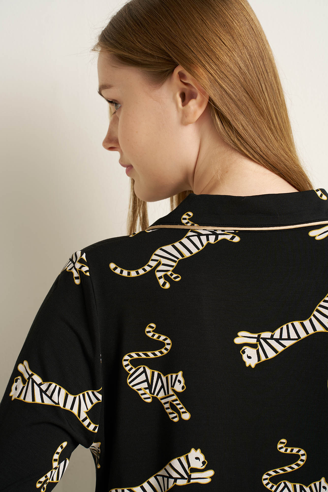 https://assets.vampfashion.com/SOFTONE_TMP_IMAGES/4_0977262281.jpg