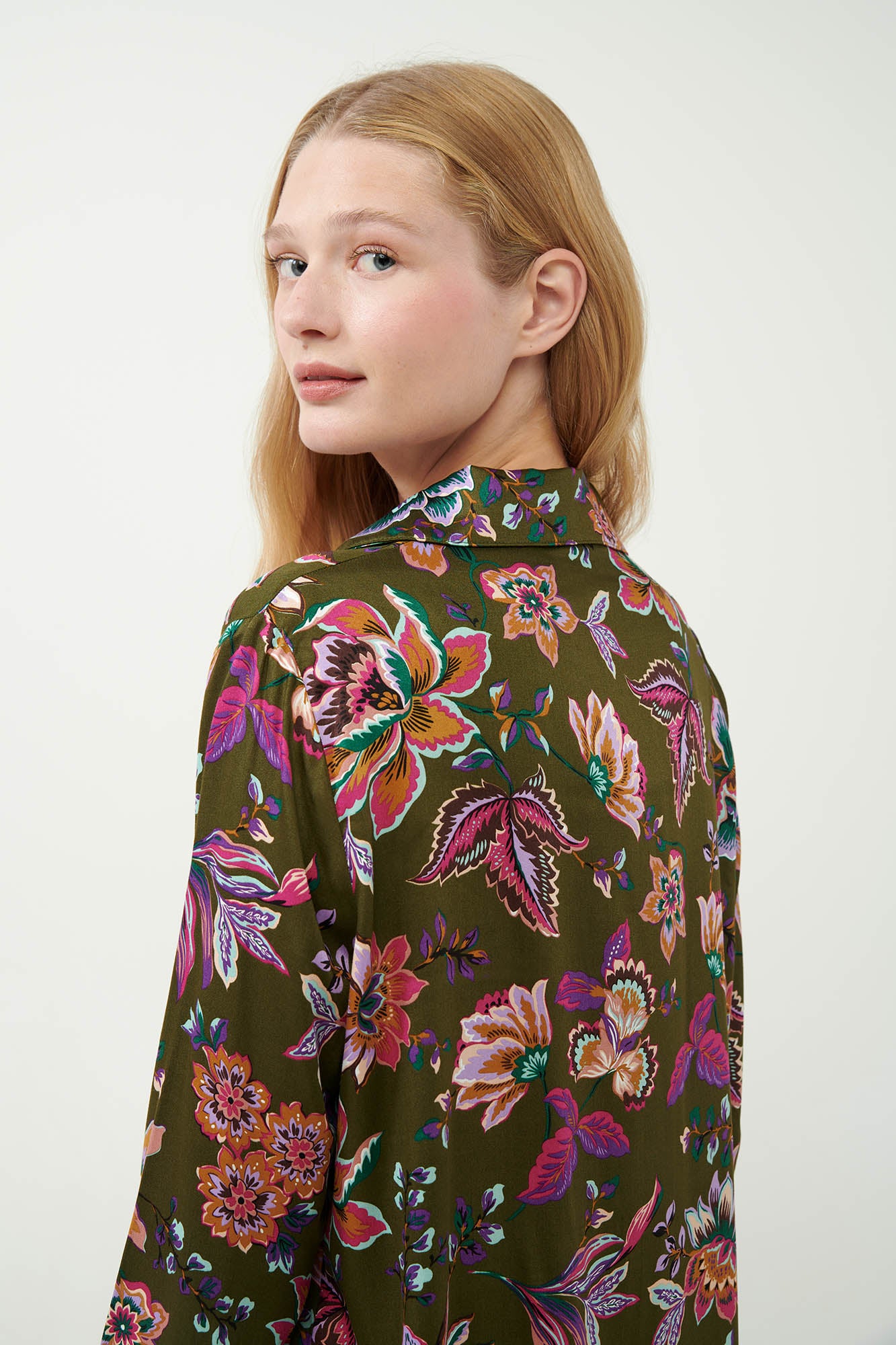 https://assets.vampfashion.com/SOFTONE_TMP_IMAGES/5_0103658221.jpg