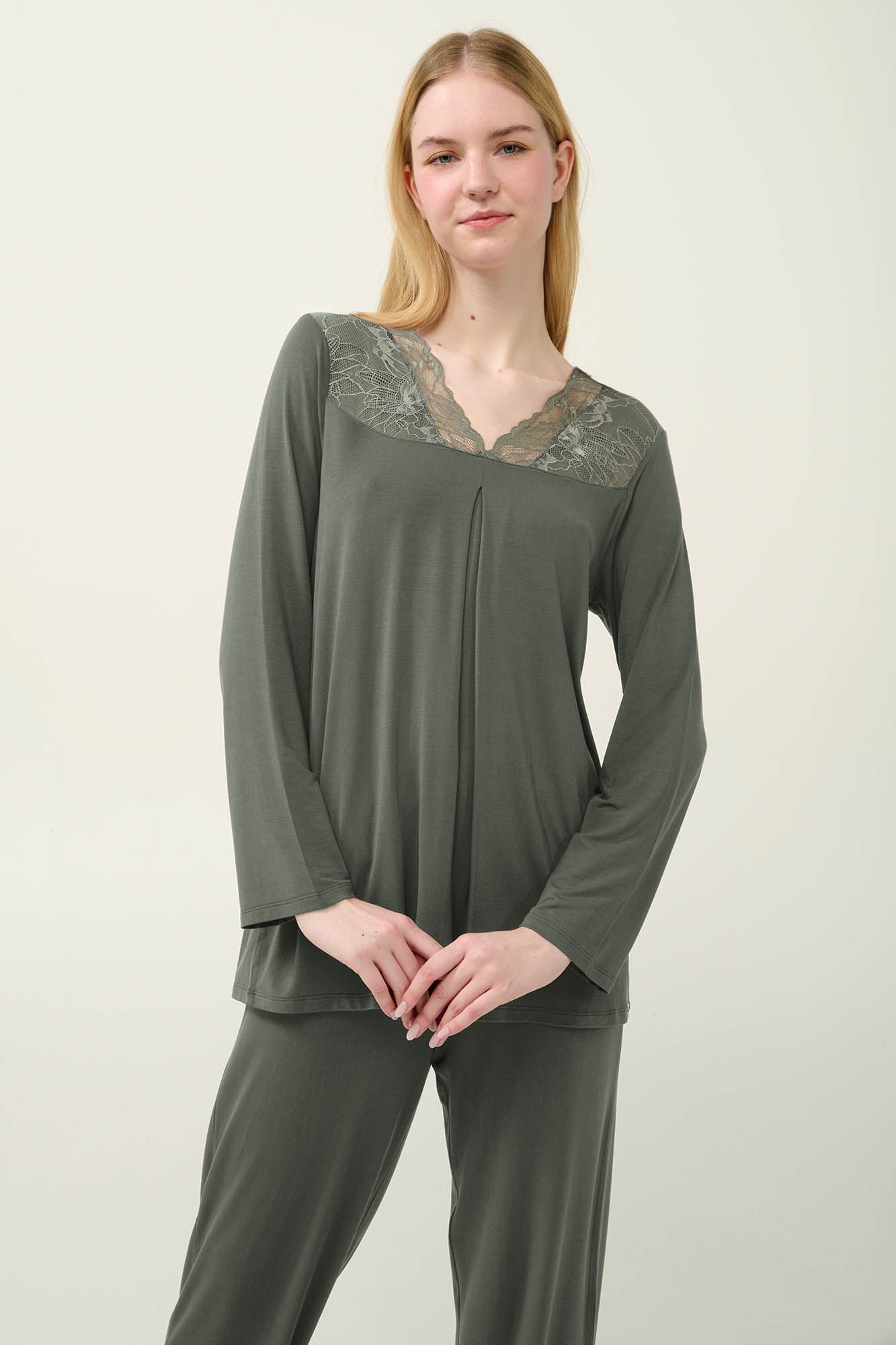 https://assets.vampfashion.com/SOFTONE_TMP_IMAGES/5_0742422465.jpg