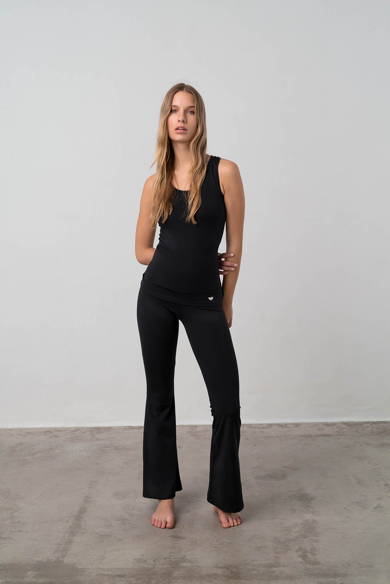 Vamp - Μονόχρωμη Αμάνικη Μπλούζα